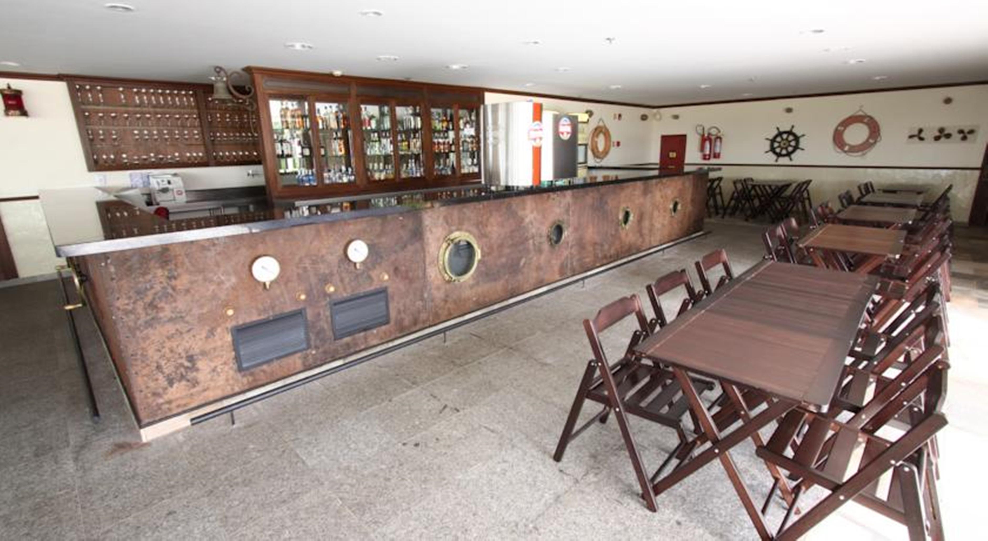 Royal Tulip Brasilia Alvorada Hotell Restaurang bild The bar at the top of the tower