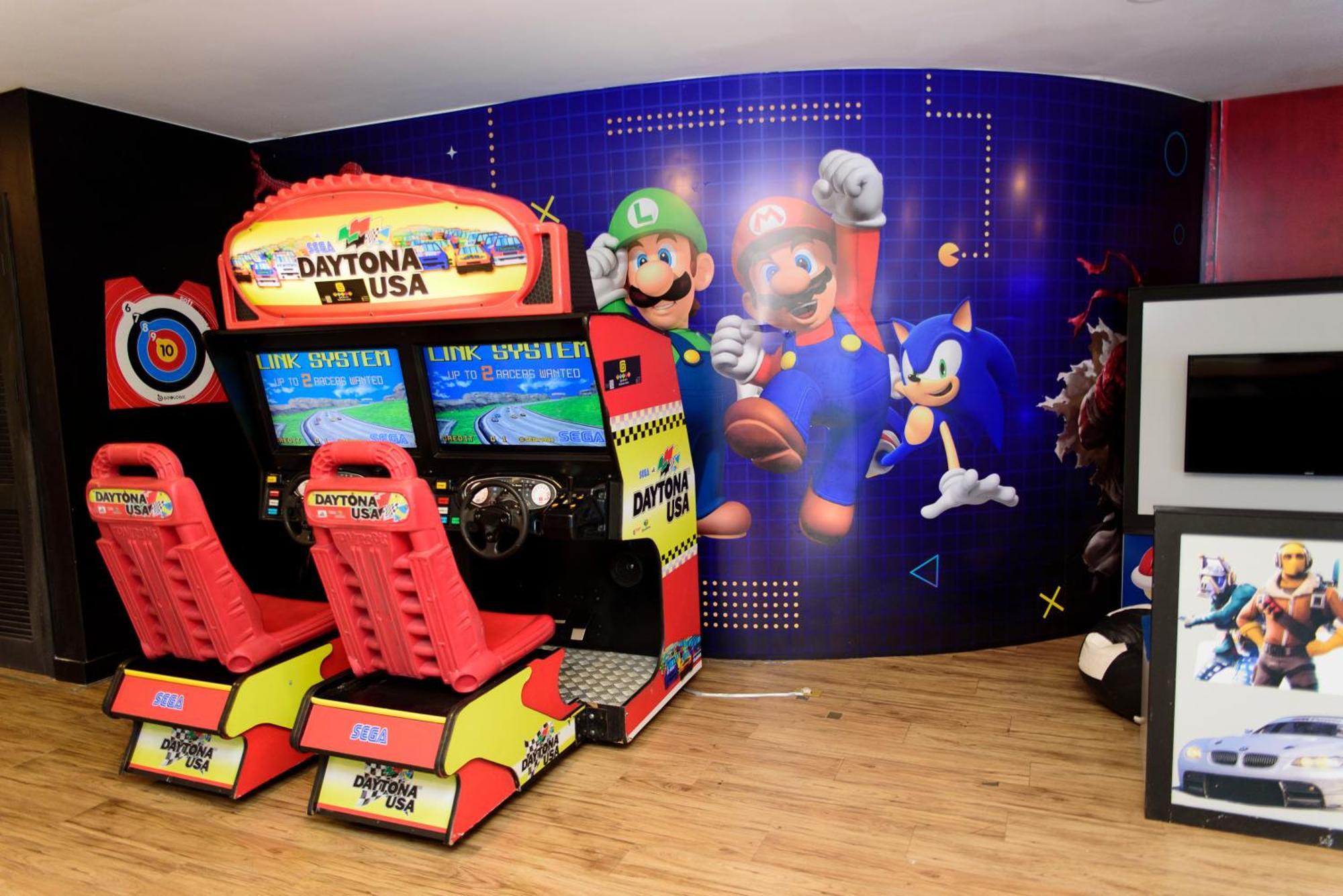 Royal Tulip Brasilia Alvorada Hotell Exteriör bild Mario Kart arcade game