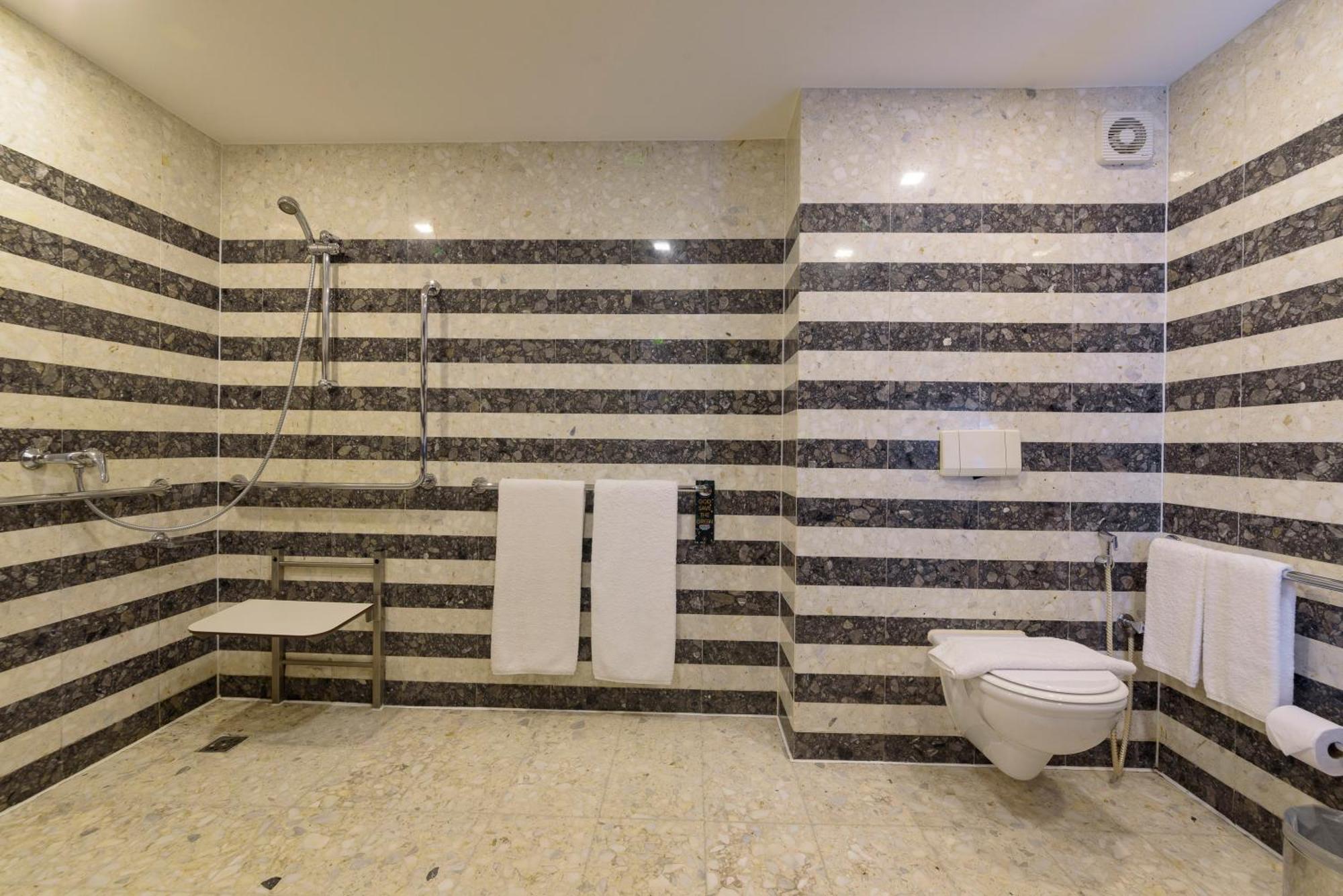 Royal Tulip Brasilia Alvorada Hotell Rum bild A wet room